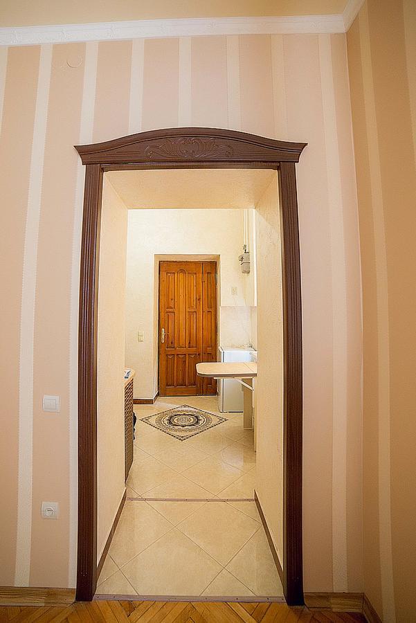 Apartment On Horodotska Street Lviv Ngoại thất bức ảnh